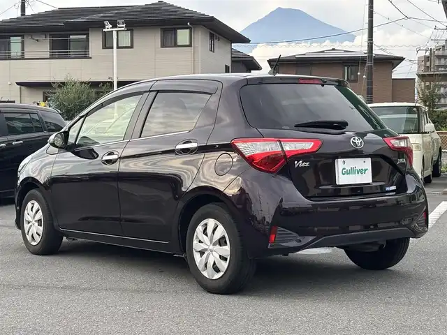 トヨタ ヴィッツ ジュエラ 静岡県 2017(平29)年 5.3万km ボルドーマイカメタリック パワーステアリング/パワーウィンドウ/アイドリングストップ/オートエアコン/ETC/バックカメラ/SDナビ（CD/DVD/BT/フルセグ）/ドライブレコーダー前後/純正フロアマット/ABS/横滑り防止装置/レーンキープアシスト/オートライト/オートマチックハイビーム/Wエアバック/衝突軽減システム