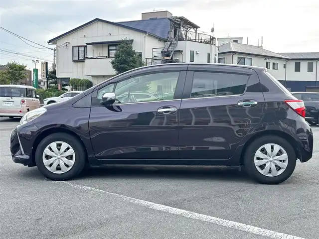 トヨタ ヴィッツ ジュエラ 静岡県 2017(平29)年 5.3万km ボルドーマイカメタリック パワーステアリング/パワーウィンドウ/アイドリングストップ/オートエアコン/ETC/バックカメラ/SDナビ（CD/DVD/BT/フルセグ）/ドライブレコーダー前後/純正フロアマット/ABS/横滑り防止装置/レーンキープアシスト/オートライト/オートマチックハイビーム/Wエアバック/衝突軽減システム