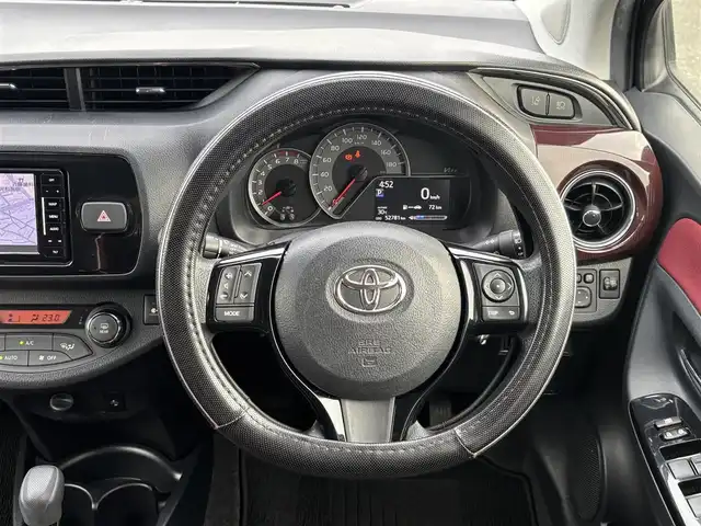 トヨタ ヴィッツ ジュエラ 静岡県 2017(平29)年 5.3万km ボルドーマイカメタリック パワーステアリング/パワーウィンドウ/アイドリングストップ/オートエアコン/ETC/バックカメラ/SDナビ（CD/DVD/BT/フルセグ）/ドライブレコーダー前後/純正フロアマット/ABS/横滑り防止装置/レーンキープアシスト/オートライト/オートマチックハイビーム/Wエアバック/衝突軽減システム