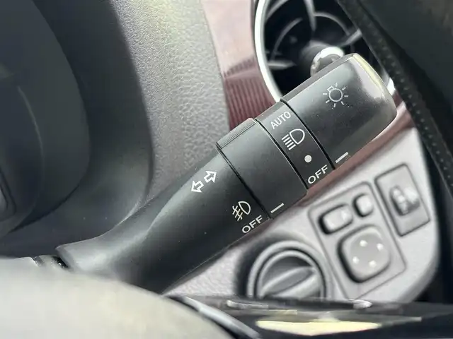 トヨタ ヴィッツ ジュエラ 静岡県 2017(平29)年 5.3万km ボルドーマイカメタリック パワーステアリング/パワーウィンドウ/アイドリングストップ/オートエアコン/ETC/バックカメラ/SDナビ（CD/DVD/BT/フルセグ）/ドライブレコーダー前後/純正フロアマット/ABS/横滑り防止装置/レーンキープアシスト/オートライト/オートマチックハイビーム/Wエアバック/衝突軽減システム