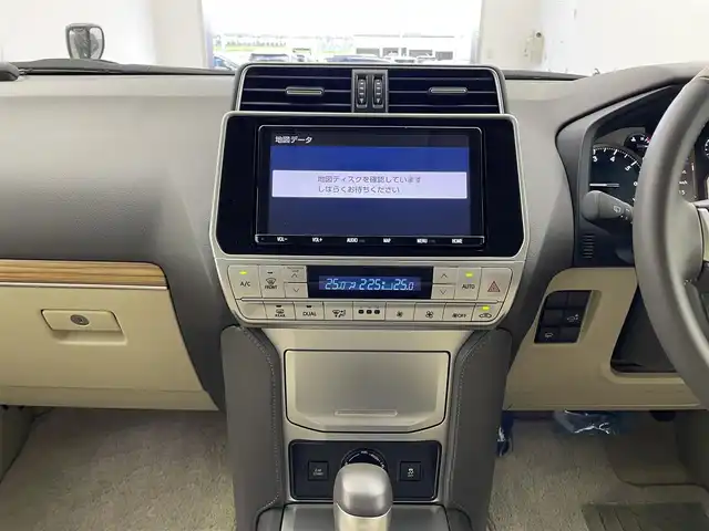 トヨタ ランドクルーザー プラド TX Lパッケージ 宮城県 2023(令5)年 1.1万km ブラック ワンオーナー//4WD//寒冷地仕様//サンルーフ//ベージュレザーシート//純正オプションエアロ//純正オプションTコネクトナビ/・フルセグ/Bluetooth//前席パワーシート//前席シートヒーター//前席エアーシート//トヨタセーフティーセンス/・プリクラッシュセーフティー/・レーンディパーチャーアラート/・パーキングサポートブレーキ/・ロードサインアシスト/・ブラインドスポットモニター/・アダプティブクルーズコントロール//前後コーナーセンサー//純正19インチアルミホイール//純正LEDヘッドライト//フォグランプ//ウッドコンビステアリング//ビルトインETC2.0//サイド＆カーテンエアバッグ//保証書