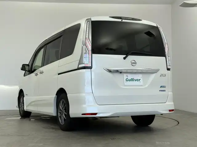 日産 セレナ HWS S HV Vセレ +Sefty 愛知県 2015(平27)年 8.9万km ブリリアントホワイトパール 純正 8インチナビ/エマージェンシーブレーキ/両側パワースライドドア/センターコンソール/ETC/バックカメラ/フルオートエアコン/純正アルミ付きスタッドレスタイヤ/ドライブレコーダー（ドラレコ）/7人乗り/フルセグTV/BT (Bluetooth)/Disc (CD/DVDデッキなどのディスク再生機能)/ナビ/オーディオ