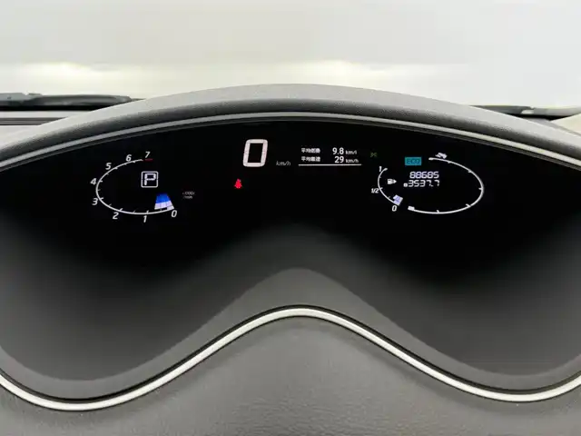日産 セレナ HWS S HV Vセレ +Sefty 愛知県 2015(平27)年 8.9万km ブリリアントホワイトパール 純正 8インチナビ/エマージェンシーブレーキ/両側パワースライドドア/センターコンソール/ETC/バックカメラ/フルオートエアコン/純正アルミ付きスタッドレスタイヤ/ドライブレコーダー（ドラレコ）/7人乗り/フルセグTV/BT (Bluetooth)/Disc (CD/DVDデッキなどのディスク再生機能)/ナビ/オーディオ