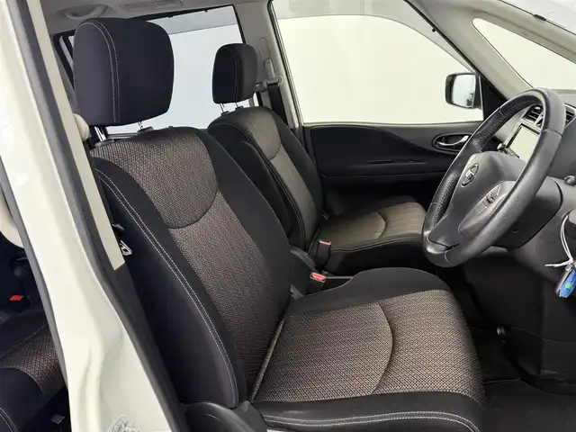 日産 セレナ HWS S HV Vセレ +Sefty 愛知県 2015(平27)年 8.9万km ブリリアントホワイトパール 純正 8インチナビ/エマージェンシーブレーキ/両側パワースライドドア/センターコンソール/ETC/バックカメラ/フルオートエアコン/純正アルミ付きスタッドレスタイヤ/ドライブレコーダー（ドラレコ）/7人乗り/フルセグTV/BT (Bluetooth)/Disc (CD/DVDデッキなどのディスク再生機能)/ナビ/オーディオ