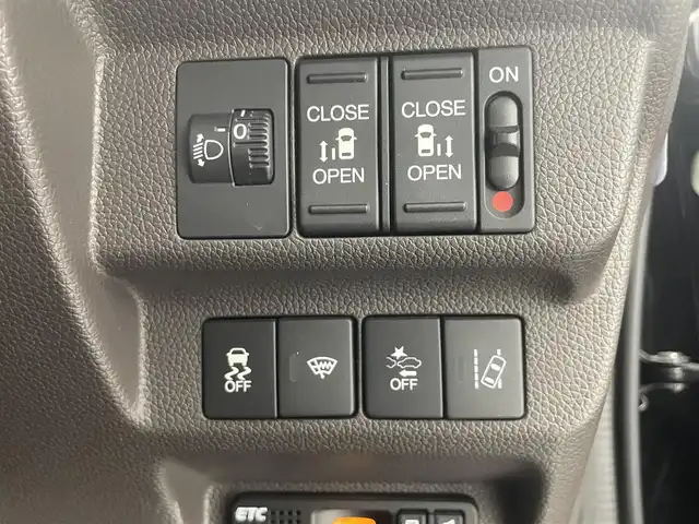 ホンダ フリード G ホンダセンシング 滋賀県 2017(平29)年 4万km クリスタルブラックパール 純正ナビ/【Bluetooth/CD/DVD】/両側パワースライドドア/ホンダセンシング/・衝突軽減ブレーキ/・誤発進抑制機能/・ACC〈アダプティブ・クルーズ・コントロール〉/・LKAS〈車線維持支援システム〉/・歩行者事故低減ステアリング/・路外逸脱抑制機能/・先行車発進お知らせ機能/・標識認識機能/バックカメラ/スマートキー/プッシュスタート/純正ビルトインETC/純正ドライブレコーダー