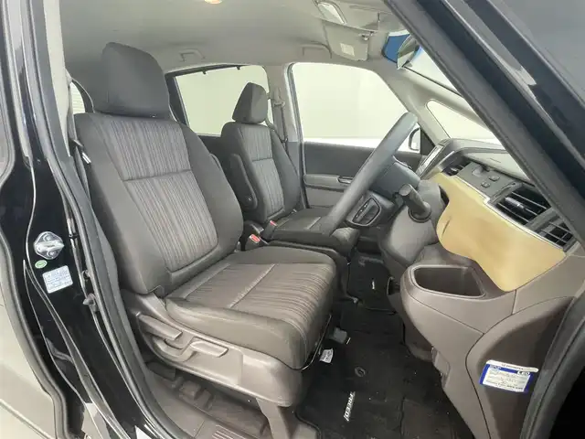 ホンダ フリード G ホンダセンシング 滋賀県 2017(平29)年 4万km クリスタルブラックパール 純正ナビ/【Bluetooth/CD/DVD】/両側パワースライドドア/ホンダセンシング/・衝突軽減ブレーキ/・誤発進抑制機能/・ACC〈アダプティブ・クルーズ・コントロール〉/・LKAS〈車線維持支援システム〉/・歩行者事故低減ステアリング/・路外逸脱抑制機能/・先行車発進お知らせ機能/・標識認識機能/バックカメラ/スマートキー/プッシュスタート/純正ビルトインETC/純正ドライブレコーダー