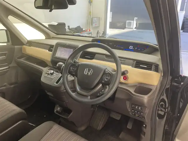 ホンダ フリード G ホンダセンシング 滋賀県 2017(平29)年 4万km クリスタルブラックパール 純正ナビ/【Bluetooth/CD/DVD】/両側パワースライドドア/ホンダセンシング/・衝突軽減ブレーキ/・誤発進抑制機能/・ACC〈アダプティブ・クルーズ・コントロール〉/・LKAS〈車線維持支援システム〉/・歩行者事故低減ステアリング/・路外逸脱抑制機能/・先行車発進お知らせ機能/・標識認識機能/バックカメラ/スマートキー/プッシュスタート/純正ビルトインETC/純正ドライブレコーダー