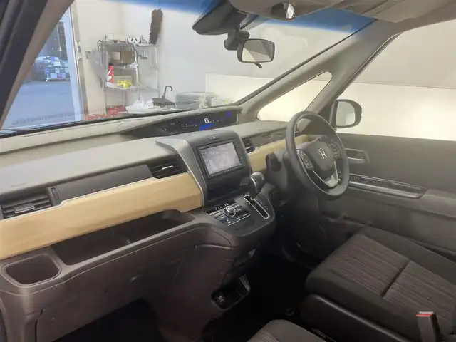 ホンダ フリード G ホンダセンシング 滋賀県 2017(平29)年 4万km クリスタルブラックパール 純正ナビ/【Bluetooth/CD/DVD】/両側パワースライドドア/ホンダセンシング/・衝突軽減ブレーキ/・誤発進抑制機能/・ACC〈アダプティブ・クルーズ・コントロール〉/・LKAS〈車線維持支援システム〉/・歩行者事故低減ステアリング/・路外逸脱抑制機能/・先行車発進お知らせ機能/・標識認識機能/バックカメラ/スマートキー/プッシュスタート/純正ビルトインETC/純正ドライブレコーダー