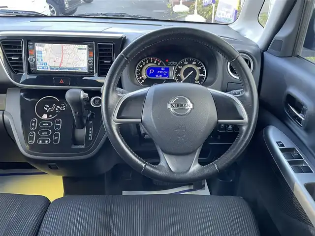 日産 デイズ ルークス ハイウェイスターX 山梨県 2015(平27)年 9.1万km アメジストブラック/シルキーホワイト (株)IDOMが運営する【じしゃロン甲府店】の自社ローン専用車両になります。/こちらは現金またはオートローンご利用時の価格です。自社ローンご希望の方は別途その旨お申付け下さい/純正メモリーナビ/（フルセグTV・DVD・CD・SD・USB・BTオーディオ)/アラウンドビューモニター/エマージェンシーブレーキ/左後オートスライドドア/スマートキー/キセノンヘッドライト/フォグランプ/オートライト/新車時保証書/取扱説明書