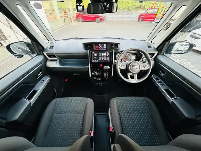 トヨタ ルーミー カスタムG 神奈川県 2025(令7)年 0.1千km クールバイオレットクリスタルシャイン ワンオーナー/純正9インチディスプレイオーディオ/・DTV/Bluetooth/Apple CarPlay/バックカメラ/全方位モニタ/前後ドライブレコーダー/前席シートヒーター/両側パワースライドドア/スマートアシスト/・衝突警報機能/・衝突回避支援ブレーキ機能/・誤発進抑制機能/・車線逸脱警報機能/・ふらつき警報/・先行車発進お知らせ機能/・標識認識機能/・アダプティブクルーズコントロール/・アダプティブドライビングビーム/コーナーセンサー/純正14インチアルミホイール/純正LEDヘッドライト/フォグランプ/登録時走行距離25km/ビルトインETC/アイドリングストップ/プッシュEgスタート/ストップ/スマートキー×2/取扱説明書/新車時保証書