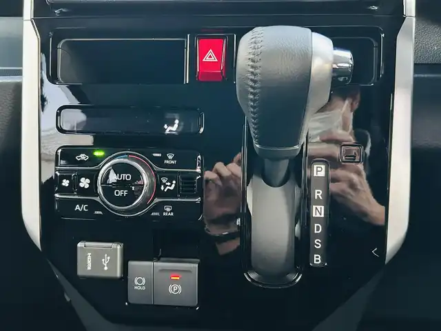 トヨタ ルーミー カスタムG 神奈川県 2025(令7)年 0.1千km クールバイオレットクリスタルシャイン ワンオーナー/純正9インチディスプレイオーディオ/・DTV/Bluetooth/Apple CarPlay/バックカメラ/全方位モニタ/前後ドライブレコーダー/前席シートヒーター/両側パワースライドドア/スマートアシスト/・衝突警報機能/・衝突回避支援ブレーキ機能/・誤発進抑制機能/・車線逸脱警報機能/・ふらつき警報/・先行車発進お知らせ機能/・標識認識機能/・アダプティブクルーズコントロール/・アダプティブドライビングビーム/コーナーセンサー/純正14インチアルミホイール/純正LEDヘッドライト/フォグランプ/登録時走行距離25km/ビルトインETC/アイドリングストップ/プッシュEgスタート/ストップ/スマートキー×2/取扱説明書/新車時保証書