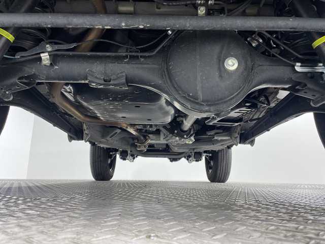 スズキ ジムニー XL 神奈川県 2023(令5)年 1.7万km ミディアムグレー 4WD/ターボ/純正ディスプレイオーディオ【PVH-9300DVSZS】/CD DVD　Bluetooth　USB　iPod　AUX　AVIN　AM FM/バックカメラ/セーフティサポート/デュアルセンサーブレーキサポート/誤発進抑制機能/車線逸脱警報機能/ふらつき警報/先行車発進お知らせ機能/ハイビームアシスト/アイドリングストップ/ダウンヒルアシストコントロール/前席シートヒーター/ビルトインETC/社外前後ドライブレコーダー/プッシュスタート/スマートキー/純正16インチスチールホイール/背面タイヤ/フロントフォグランプ/取説　保証書　スペアキー