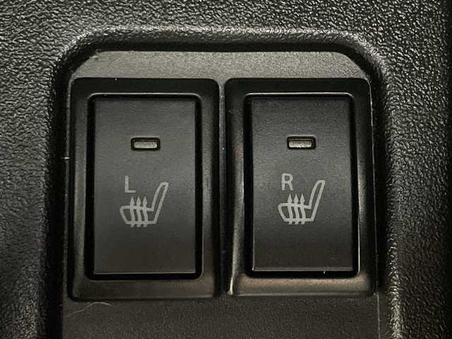 スズキ ジムニー XL 神奈川県 2023(令5)年 1.7万km ミディアムグレー 4WD/ターボ/純正ディスプレイオーディオ【PVH-9300DVSZS】/CD DVD　Bluetooth　USB　iPod　AUX　AVIN　AM FM/バックカメラ/セーフティサポート/デュアルセンサーブレーキサポート/誤発進抑制機能/車線逸脱警報機能/ふらつき警報/先行車発進お知らせ機能/ハイビームアシスト/アイドリングストップ/ダウンヒルアシストコントロール/前席シートヒーター/ビルトインETC/社外前後ドライブレコーダー/プッシュスタート/スマートキー/純正16インチスチールホイール/背面タイヤ/フロントフォグランプ/取説　保証書　スペアキー