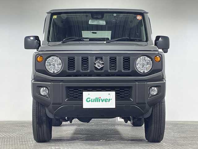 スズキ ジムニー XL 神奈川県 2023(令5)年 1.7万km ミディアムグレー 4WD/ターボ/純正ディスプレイオーディオ【PVH-9300DVSZS】/CD DVD　Bluetooth　USB　iPod　AUX　AVIN　AM FM/バックカメラ/セーフティサポート/デュアルセンサーブレーキサポート/誤発進抑制機能/車線逸脱警報機能/ふらつき警報/先行車発進お知らせ機能/ハイビームアシスト/アイドリングストップ/ダウンヒルアシストコントロール/前席シートヒーター/ビルトインETC/社外前後ドライブレコーダー/プッシュスタート/スマートキー/純正16インチスチールホイール/背面タイヤ/フロントフォグランプ/取説　保証書　スペアキー
