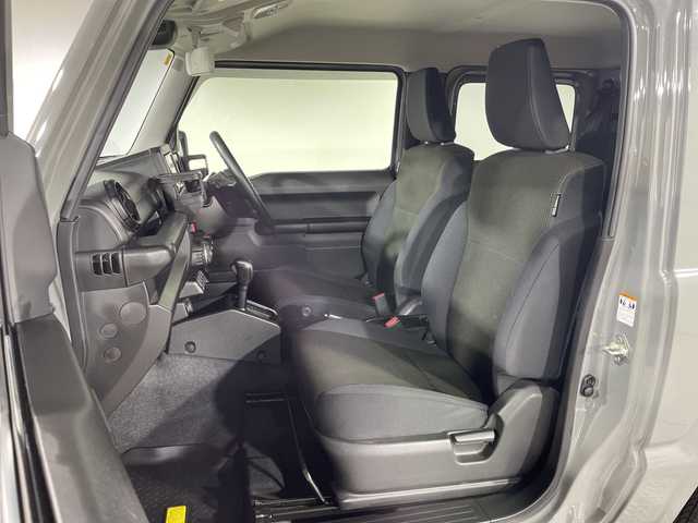 スズキ ジムニー XL 神奈川県 2023(令5)年 1.7万km ミディアムグレー 4WD/ターボ/純正ディスプレイオーディオ【PVH-9300DVSZS】/CD DVD　Bluetooth　USB　iPod　AUX　AVIN　AM FM/バックカメラ/セーフティサポート/デュアルセンサーブレーキサポート/誤発進抑制機能/車線逸脱警報機能/ふらつき警報/先行車発進お知らせ機能/ハイビームアシスト/アイドリングストップ/ダウンヒルアシストコントロール/前席シートヒーター/ビルトインETC/社外前後ドライブレコーダー/プッシュスタート/スマートキー/純正16インチスチールホイール/背面タイヤ/フロントフォグランプ/取説　保証書　スペアキー