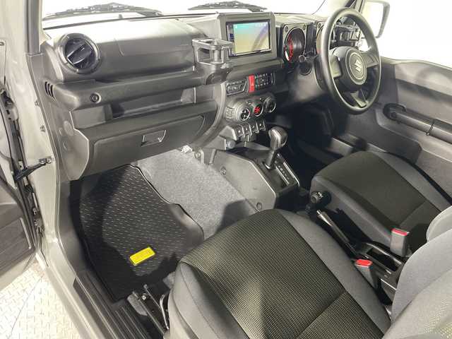 スズキ ジムニー XL 神奈川県 2023(令5)年 1.7万km ミディアムグレー 4WD/ターボ/純正ディスプレイオーディオ【PVH-9300DVSZS】/CD DVD　Bluetooth　USB　iPod　AUX　AVIN　AM FM/バックカメラ/セーフティサポート/デュアルセンサーブレーキサポート/誤発進抑制機能/車線逸脱警報機能/ふらつき警報/先行車発進お知らせ機能/ハイビームアシスト/アイドリングストップ/ダウンヒルアシストコントロール/前席シートヒーター/ビルトインETC/社外前後ドライブレコーダー/プッシュスタート/スマートキー/純正16インチスチールホイール/背面タイヤ/フロントフォグランプ/取説　保証書　スペアキー