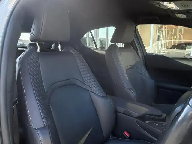 レクサス ＵＸ 250h バージョンC 福岡県 2019(平31)年 5.4万km ソニッククォーツ Ｌｅｘｕｓｓａｆｅｔｙｓｙｓｔｅｍ＋　/レーダークルーズコントロール/ブラインドスポットモニター/レーンキープアシスト/黒革シート/前席シートヒーター/ハンドルヒーター/純正ナビ　/全方位カメラ/フルセグTV/Bluetooth/LEDヘッドライト/オートハイビーム　/ドライブレコーダー　/純正１７インチアルミホイール/ETC/取扱説明書/保証書/スペアキー/カードキー