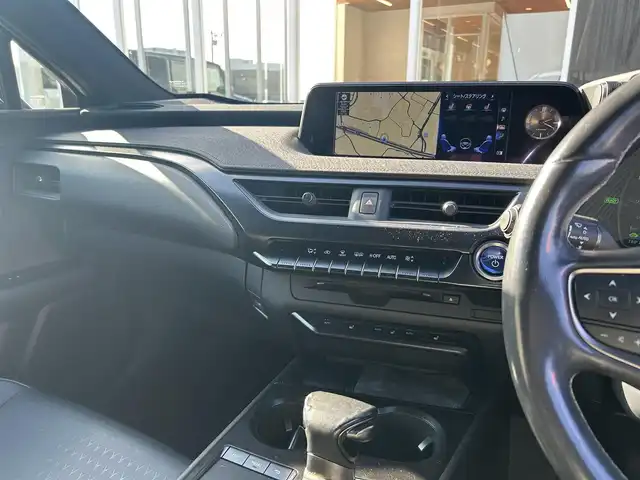 レクサス ＵＸ 250h バージョンC 福岡県 2019(平31)年 5.4万km ソニッククォーツ Ｌｅｘｕｓｓａｆｅｔｙｓｙｓｔｅｍ＋　/レーダークルーズコントロール/ブラインドスポットモニター/レーンキープアシスト/黒革シート/前席シートヒーター/ハンドルヒーター/純正ナビ　/全方位カメラ/フルセグTV/Bluetooth/LEDヘッドライト/オートハイビーム　/ドライブレコーダー　/純正１７インチアルミホイール/ETC/取扱説明書/保証書/スペアキー/カードキー