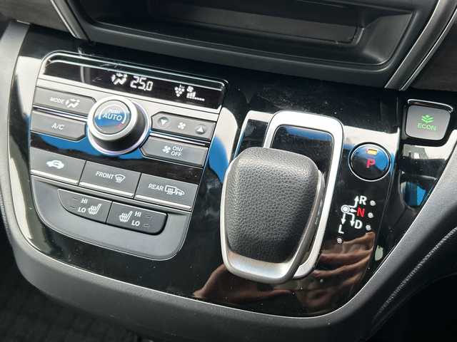 ホンダ フリード ハイブリット G ホンダセンシング 広島県 2020(令2)年 3.1万km プラチナホワイトパール 禁煙/ホンダセンシング/・衝突軽減ブレーキ/・LKAS/・アダプティブクルーズコントロール/・誤発進抑制制御/・標識認識機能/コーナーセンサー/純正8型ナビ（VXM-207VFi）/・フルセグ/CD/DVD/Bluetooth/SD/MusicRack/バックカメラ/オートライト/ステアリングスイッチ/LEDヘッドライト+アクティブコーナリングライト/オートリトラミラー/Cパッケージ/・ロールサンシェード/・シートヒーター（D/N）/・コンフォートビューパッケージ/・IRカット/UVカットガラス/・プラズマクラスターエアコン/Sパッケージ/・コンビシート＆専用インテリア/・15インチアルミホイール/・本革巻ステアリングホイール/・シートバックアッパーポケット/スマートキー/プッシュスタート/スペアキー/純正ドアバイザー/ETC