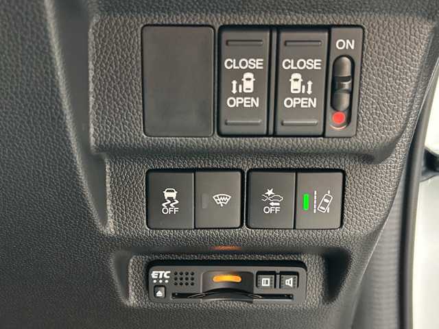 ホンダ フリード ハイブリット G ホンダセンシング 広島県 2020(令2)年 3.1万km プラチナホワイトパール 禁煙/ホンダセンシング/・衝突軽減ブレーキ/・LKAS/・アダプティブクルーズコントロール/・誤発進抑制制御/・標識認識機能/コーナーセンサー/純正8型ナビ（VXM-207VFi）/・フルセグ/CD/DVD/Bluetooth/SD/MusicRack/バックカメラ/オートライト/ステアリングスイッチ/LEDヘッドライト+アクティブコーナリングライト/オートリトラミラー/Cパッケージ/・ロールサンシェード/・シートヒーター（D/N）/・コンフォートビューパッケージ/・IRカット/UVカットガラス/・プラズマクラスターエアコン/Sパッケージ/・コンビシート＆専用インテリア/・15インチアルミホイール/・本革巻ステアリングホイール/・シートバックアッパーポケット/スマートキー/プッシュスタート/スペアキー/純正ドアバイザー/ETC