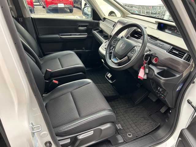 ホンダ フリード ハイブリット G ホンダセンシング 広島県 2020(令2)年 3.1万km プラチナホワイトパール 禁煙/ホンダセンシング/・衝突軽減ブレーキ/・LKAS/・アダプティブクルーズコントロール/・誤発進抑制制御/・標識認識機能/コーナーセンサー/純正8型ナビ（VXM-207VFi）/・フルセグ/CD/DVD/Bluetooth/SD/MusicRack/バックカメラ/オートライト/ステアリングスイッチ/LEDヘッドライト+アクティブコーナリングライト/オートリトラミラー/Cパッケージ/・ロールサンシェード/・シートヒーター（D/N）/・コンフォートビューパッケージ/・IRカット/UVカットガラス/・プラズマクラスターエアコン/Sパッケージ/・コンビシート＆専用インテリア/・15インチアルミホイール/・本革巻ステアリングホイール/・シートバックアッパーポケット/スマートキー/プッシュスタート/スペアキー/純正ドアバイザー/ETC