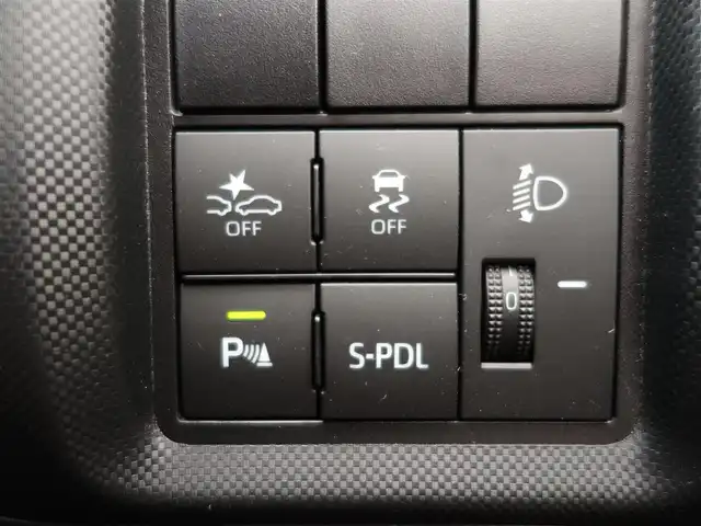 トヨタ ライズ G 山形県 2024(令6)年 0.8万km スムースグレーマイカメタリック 衝突軽減/ワンオーナー/ルーフキャリア/バグガード/Androidナビ/　　【BT フルセグ USB】/全周囲カメラ/LEDオートライト/純正16インチアルミホイール/ドライブレコーダー/コーナーセンサー/アイドリングストップ/ステアリングスイッチ/電動格納ウィンカーミラー/スマートキー/ETC/積込タイヤ/　　【195/65/R16 ノーマル ’24 社外アルミ】