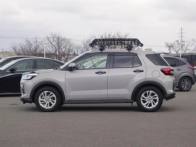 トヨタ ライズ G 山形県 2024(令6)年 0.8万km スムースグレーマイカメタリック 衝突軽減/ワンオーナー/ルーフキャリア/バグガード/Androidナビ/　　【BT フルセグ USB】/全周囲カメラ/LEDオートライト/純正16インチアルミホイール/ドライブレコーダー/コーナーセンサー/アイドリングストップ/ステアリングスイッチ/電動格納ウィンカーミラー/スマートキー/ETC/積込タイヤ/　　【195/65/R16 ノーマル ’24 社外アルミ】