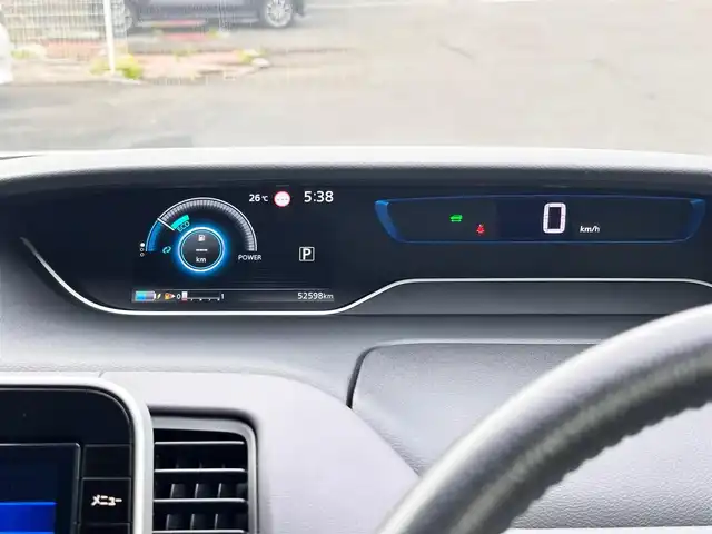 日産 セレナ e－パワー ハイウェイスター V 宮城県 2020(令2)年 5.3万km ブリリアントホワイトパール セーフティパックB/・プロパイロット/・SRSエアバッグ（サイド/カーテン）/・インテリジェントアラウンドビューモニター/・インテリジェントパーキングアシスト/・ふらつき警報/・電動パーキングブレーキ/・オートブレーキホールド/寒冷地仕様/・ヒーター付ドアミラー/・ステアリングヒーター/・3列目ヒーターダクト/・リアオートエアコン/・シートヒーター（運転席/助手席）/＝＝＝/インテリジェントエマージェンシーブレーキ/車線逸脱警報/車線逸脱防止支援システム/踏み間違い衝突防止アシスト/後側方衝突防止支援システム/後側方車両検知警報/後退時車両検知警報/純正10インチナビ/・CD/DVD/・Blu-ray/・Bluetooth/・フルセグTV/ビルトインETC/ドライブレコーダー/両側パワースライドドア/ハンズフリーオートスライドドア/電動パーキングブレーキ/ブレーキホールド/LEDヘッドライト/スマートキー×2/エンジンスターター/純正15インチアルミホイール/純正フロアマット