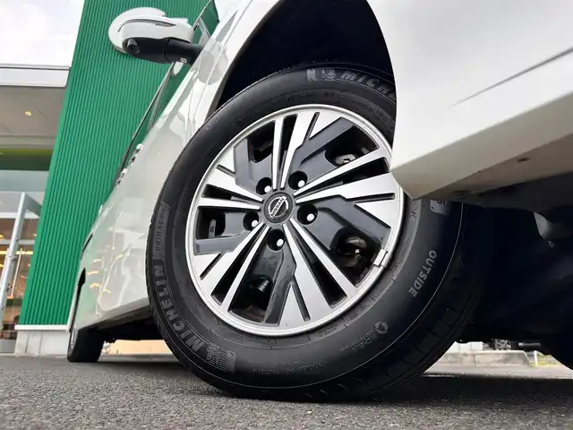日産 セレナ e－パワー ハイウェイスター V 宮城県 2020(令2)年 5.3万km ブリリアントホワイトパール セーフティパックB/・プロパイロット/・SRSエアバッグ（サイド/カーテン）/・インテリジェントアラウンドビューモニター/・インテリジェントパーキングアシスト/・ふらつき警報/・電動パーキングブレーキ/・オートブレーキホールド/寒冷地仕様/・ヒーター付ドアミラー/・ステアリングヒーター/・3列目ヒーターダクト/・リアオートエアコン/・シートヒーター（運転席/助手席）/＝＝＝/インテリジェントエマージェンシーブレーキ/車線逸脱警報/車線逸脱防止支援システム/踏み間違い衝突防止アシスト/後側方衝突防止支援システム/後側方車両検知警報/後退時車両検知警報/純正10インチナビ/・CD/DVD/・Blu-ray/・Bluetooth/・フルセグTV/ビルトインETC/ドライブレコーダー/両側パワースライドドア/ハンズフリーオートスライドドア/電動パーキングブレーキ/ブレーキホールド/LEDヘッドライト/スマートキー×2/エンジンスターター/純正15インチアルミホイール/純正フロアマット