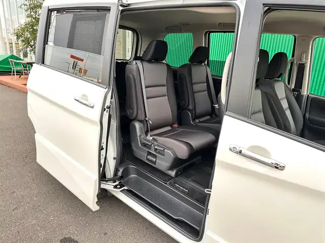 日産 セレナ e－パワー ハイウェイスター V 宮城県 2020(令2)年 5.3万km ブリリアントホワイトパール セーフティパックB/・プロパイロット/・SRSエアバッグ（サイド/カーテン）/・インテリジェントアラウンドビューモニター/・インテリジェントパーキングアシスト/・ふらつき警報/・電動パーキングブレーキ/・オートブレーキホールド/寒冷地仕様/・ヒーター付ドアミラー/・ステアリングヒーター/・3列目ヒーターダクト/・リアオートエアコン/・シートヒーター（運転席/助手席）/＝＝＝/インテリジェントエマージェンシーブレーキ/車線逸脱警報/車線逸脱防止支援システム/踏み間違い衝突防止アシスト/後側方衝突防止支援システム/後側方車両検知警報/後退時車両検知警報/純正10インチナビ/・CD/DVD/・Blu-ray/・Bluetooth/・フルセグTV/ビルトインETC/ドライブレコーダー/両側パワースライドドア/ハンズフリーオートスライドドア/電動パーキングブレーキ/ブレーキホールド/LEDヘッドライト/スマートキー×2/エンジンスターター/純正15インチアルミホイール/純正フロアマット