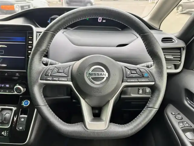 日産 セレナ e－パワー ハイウェイスター V 宮城県 2020(令2)年 5.3万km ブリリアントホワイトパール セーフティパックB/・プロパイロット/・SRSエアバッグ（サイド/カーテン）/・インテリジェントアラウンドビューモニター/・インテリジェントパーキングアシスト/・ふらつき警報/・電動パーキングブレーキ/・オートブレーキホールド/寒冷地仕様/・ヒーター付ドアミラー/・ステアリングヒーター/・3列目ヒーターダクト/・リアオートエアコン/・シートヒーター（運転席/助手席）/＝＝＝/インテリジェントエマージェンシーブレーキ/車線逸脱警報/車線逸脱防止支援システム/踏み間違い衝突防止アシスト/後側方衝突防止支援システム/後側方車両検知警報/後退時車両検知警報/純正10インチナビ/・CD/DVD/・Blu-ray/・Bluetooth/・フルセグTV/ビルトインETC/ドライブレコーダー/両側パワースライドドア/ハンズフリーオートスライドドア/電動パーキングブレーキ/ブレーキホールド/LEDヘッドライト/スマートキー×2/エンジンスターター/純正15インチアルミホイール/純正フロアマット