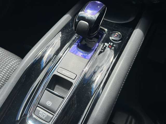 ホンダ ヴェゼル ハイブリッド X Lパッケージ 青森県 2015(平27)年 6.3万km クリスタルブラックパール 4WD/純正8インチSDナビ・フルセグTV/CD/DVD/BT/USB/HDMI/バックカメラ/ハーフレザーシート/前席シートヒーター/あんしんパッケージ/衝突軽減ブレーキ/クルーズコントロール/サイド・カーテンエアバッグ/パドルシフト/ワイパーデアイサー/前方ドライブレコーダー/ビルトインETC/LEDヘッドライト/フォグランプ/シルバールーフレール/純正17インチアルミ