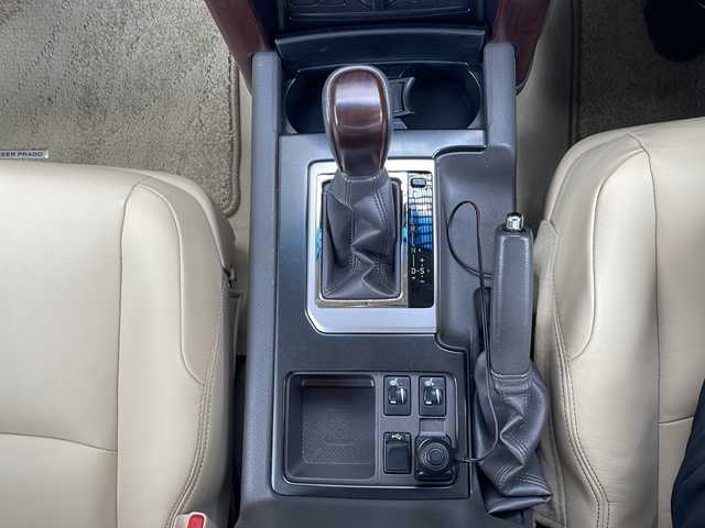 トヨタ ランドクルーザー プラド TX Lパッケージ 大阪府 2015(平27)年 8.2万km ホワイトパールクリスタルシャイン フロントモデリスタエアロ/社外マフラー/サンルーフ/純正ナビTV/バックカメラ/フロント、サイドカメラ/ベージュ革シート/前席シートヒーター/前席パワーシート/純正１７インチAW/LEDヘッドライト/クリアランスソナー/ダウンヒルアシスト/センターデフロック/クルーズコントロール/ドライブレコーダー/ビルトインETC/プッシュスタート/スマートキー/スペアキー/保証書付整備手帳/取扱説明書