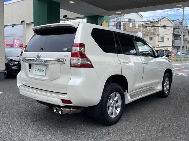 トヨタ ランドクルーザー プラド TX Lパッケージ 大阪府 2015(平27)年 8.2万km ホワイトパールクリスタルシャイン フロントモデリスタエアロ/社外マフラー/サンルーフ/純正ナビTV/バックカメラ/フロント、サイドカメラ/ベージュ革シート/前席シートヒーター/前席パワーシート/純正１７インチAW/LEDヘッドライト/クリアランスソナー/ダウンヒルアシスト/センターデフロック/クルーズコントロール/ドライブレコーダー/ビルトインETC/プッシュスタート/スマートキー/スペアキー/保証書付整備手帳/取扱説明書