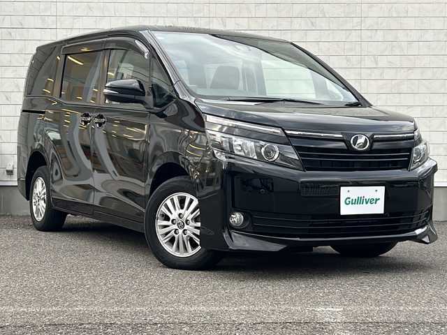 トヨタ ヴォクシー V 福島県 2016(平28)年 7.5万km ブラック 4WD 純正ナビ フルセグTV　Bluetooth　両側パワースライドドア　クルーズコントロール　プリクラッシュセーフティー　レーンキープ　ミラー型ドラレコ　ETC オートハイビーム　フォグランプ　スマートキー