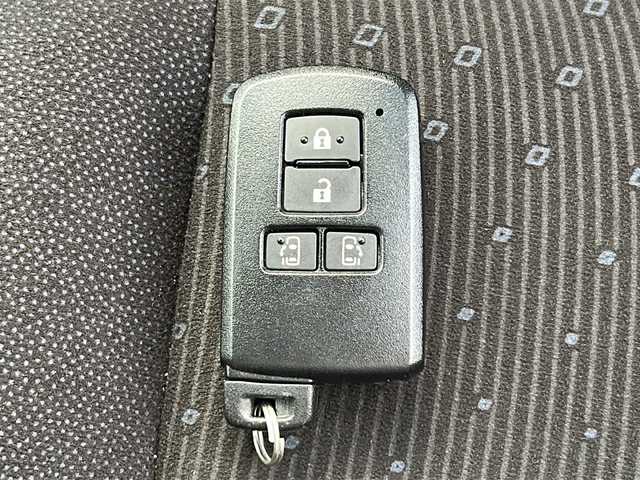 トヨタ ヴォクシー V 福島県 2016(平28)年 7.5万km ブラック 4WD 純正ナビ フルセグTV　Bluetooth　両側パワースライドドア　クルーズコントロール　プリクラッシュセーフティー　レーンキープ　ミラー型ドラレコ　ETC オートハイビーム　フォグランプ　スマートキー