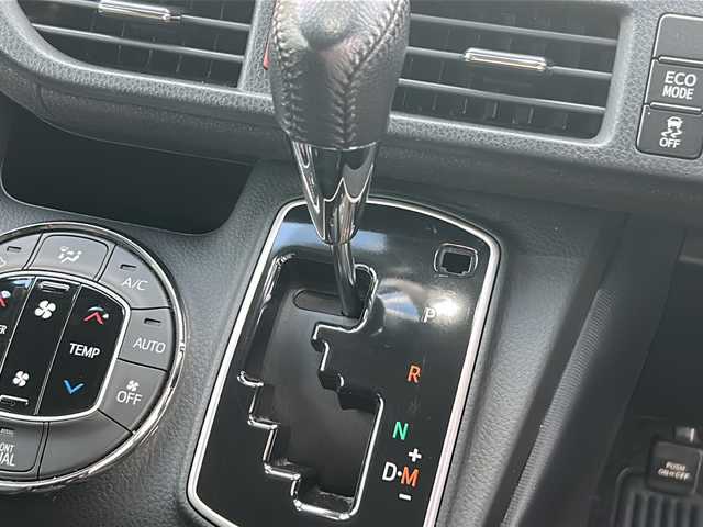 トヨタ ヴォクシー V 福島県 2016(平28)年 7.5万km ブラック 4WD 純正ナビ フルセグTV　Bluetooth　両側パワースライドドア　クルーズコントロール　プリクラッシュセーフティー　レーンキープ　ミラー型ドラレコ　ETC オートハイビーム　フォグランプ　スマートキー