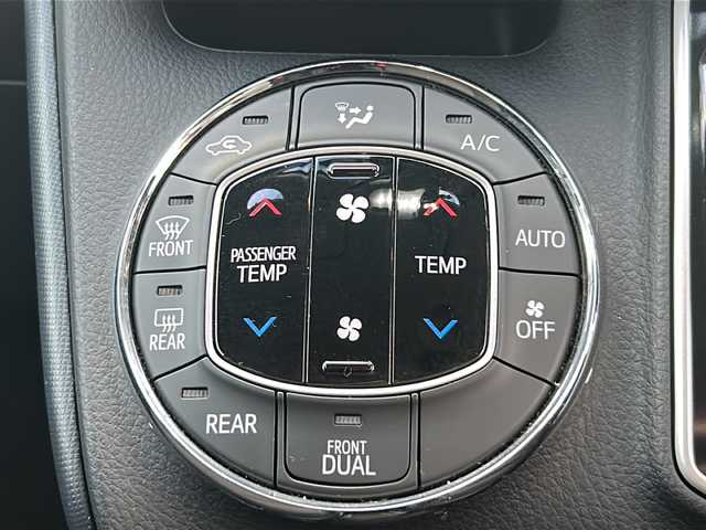 トヨタ ヴォクシー V 福島県 2016(平28)年 7.5万km ブラック 4WD 純正ナビ フルセグTV　Bluetooth　両側パワースライドドア　クルーズコントロール　プリクラッシュセーフティー　レーンキープ　ミラー型ドラレコ　ETC オートハイビーム　フォグランプ　スマートキー