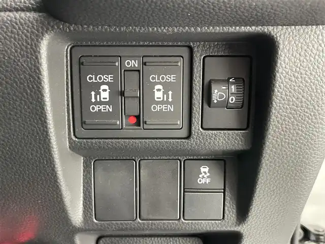 ホンダ ステップワゴン エアー 愛知県 2023(令5)年 4.1万km プラチナホワイトパール 純正１１．４型ナビ　禁煙　前後ドラレコ　バックカメラ　Ｂｌｕｅｔｏｏｔｈ　フルセグ　ＤＶＤ　ホンダセンシング　衝突軽減　追従クルコン　ＬＥＤライト　オートハイビーム　両側パワスラ　フォグ　ターボ搭載車