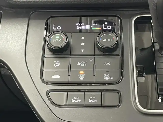 ホンダ ステップワゴン エアー 愛知県 2023(令5)年 4.1万km プラチナホワイトパール 純正１１．４型ナビ　禁煙　前後ドラレコ　バックカメラ　Ｂｌｕｅｔｏｏｔｈ　フルセグ　ＤＶＤ　ホンダセンシング　衝突軽減　追従クルコン　ＬＥＤライト　オートハイビーム　両側パワスラ　フォグ　ターボ搭載車