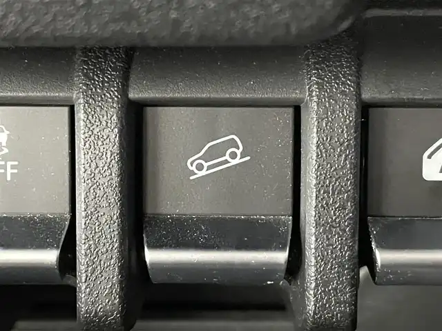 スズキ ジムニー XG 群馬県 2018(平30)年 5.5万km ジャングルグリーン strada7インチナビ/フルセグTV/CD/USB/－－－－－－－－－/ナビ　フルセグＴＶ　ＲＡＹＳ／ＤＡＩＴＯＮＡ１６インチアルミホイール　ＴＨＵＬＥルーフキャリア　ＩＮＮＯロッドホルダー　サイクルキャリア　デュアルセンサーブレーキサポート　キーレス　ＥＴＣ　４ＷＤ