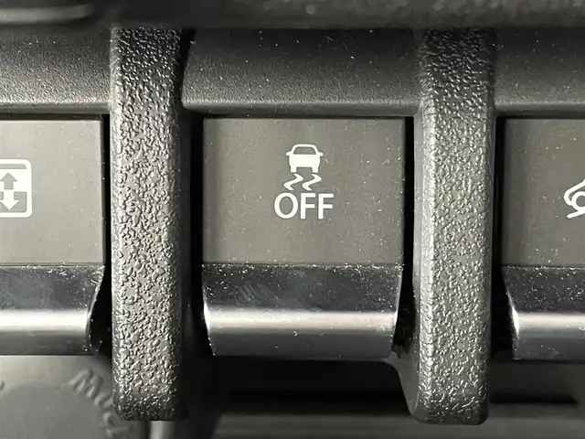 スズキ ジムニー XG 群馬県 2018(平30)年 5.5万km ジャングルグリーン strada7インチナビ/フルセグTV/CD/USB/－－－－－－－－－/ナビ　フルセグＴＶ　ＲＡＹＳ／ＤＡＩＴＯＮＡ１６インチアルミホイール　ＴＨＵＬＥルーフキャリア　ＩＮＮＯロッドホルダー　サイクルキャリア　デュアルセンサーブレーキサポート　キーレス　ＥＴＣ　４ＷＤ