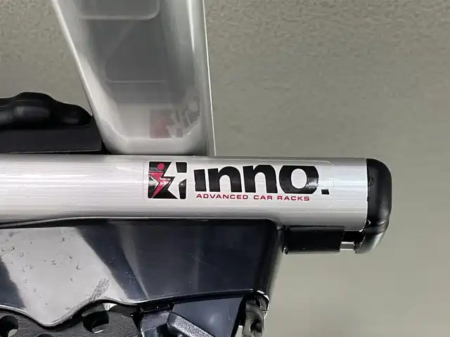 スズキ ジムニー XG 群馬県 2018(平30)年 5.5万km ジャングルグリーン strada7インチナビ/フルセグTV/CD/USB/－－－－－－－－－/ナビ　フルセグＴＶ　ＲＡＹＳ／ＤＡＩＴＯＮＡ１６インチアルミホイール　ＴＨＵＬＥルーフキャリア　ＩＮＮＯロッドホルダー　サイクルキャリア　デュアルセンサーブレーキサポート　キーレス　ＥＴＣ　４ＷＤ