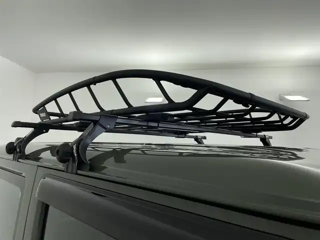 スズキ ジムニー XG 群馬県 2018(平30)年 5.5万km ジャングルグリーン strada7インチナビ/フルセグTV/CD/USB/－－－－－－－－－/ナビ　フルセグＴＶ　ＲＡＹＳ／ＤＡＩＴＯＮＡ１６インチアルミホイール　ＴＨＵＬＥルーフキャリア　ＩＮＮＯロッドホルダー　サイクルキャリア　デュアルセンサーブレーキサポート　キーレス　ＥＴＣ　４ＷＤ