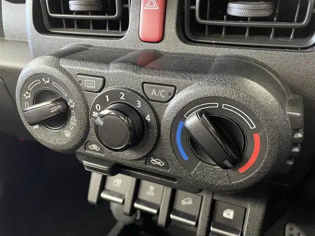 スズキ ジムニー XG 群馬県 2018(平30)年 5.5万km ジャングルグリーン strada7インチナビ/フルセグTV/CD/USB/－－－－－－－－－/ナビ　フルセグＴＶ　ＲＡＹＳ／ＤＡＩＴＯＮＡ１６インチアルミホイール　ＴＨＵＬＥルーフキャリア　ＩＮＮＯロッドホルダー　サイクルキャリア　デュアルセンサーブレーキサポート　キーレス　ＥＴＣ　４ＷＤ