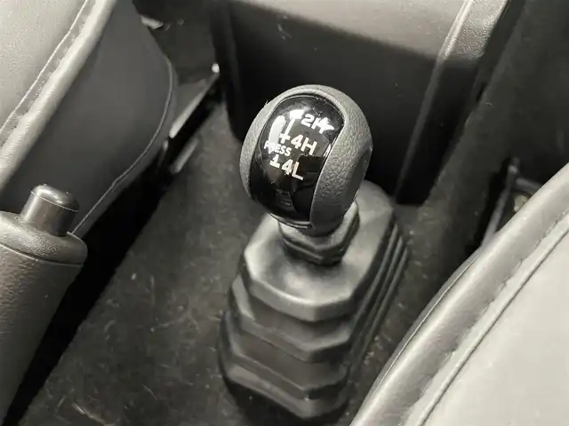 スズキ ジムニー XG 群馬県 2018(平30)年 5.5万km ジャングルグリーン strada7インチナビ/フルセグTV/CD/USB/－－－－－－－－－/ナビ　フルセグＴＶ　ＲＡＹＳ／ＤＡＩＴＯＮＡ１６インチアルミホイール　ＴＨＵＬＥルーフキャリア　ＩＮＮＯロッドホルダー　サイクルキャリア　デュアルセンサーブレーキサポート　キーレス　ＥＴＣ　４ＷＤ