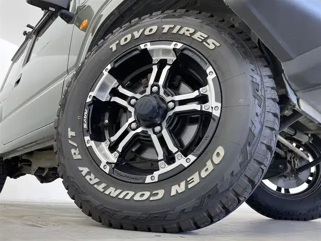 スズキ ジムニー XG 群馬県 2018(平30)年 5.5万km ジャングルグリーン strada7インチナビ/フルセグTV/CD/USB/－－－－－－－－－/ナビ　フルセグＴＶ　ＲＡＹＳ／ＤＡＩＴＯＮＡ１６インチアルミホイール　ＴＨＵＬＥルーフキャリア　ＩＮＮＯロッドホルダー　サイクルキャリア　デュアルセンサーブレーキサポート　キーレス　ＥＴＣ　４ＷＤ