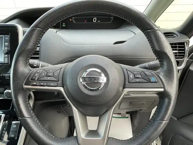 日産 セレナ ハイウェイスター Vセレクション 福岡県 2017(平29)年 8.1万km ブリリアントホワイトパール 純正7型SDナビ(フルセグTV/CD/BT)/全方位/オートホールド/コーナーセンサー/パーキングアシスト/プロパイロット/両側電動/ドラレコ/デジタルインナーミラー/ETC/USB/純正アルミホイール/スペアキー/プッシュスタート/スマートキー