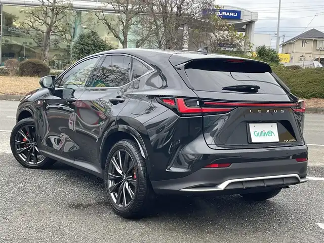 レクサス ＮＸ 350h Fスポーツ 神奈川県 2023(令5)年 3.4万km グラファイトブラックガラスフレーク 禁煙車/ワンオーナー/サンルーフ/前席パワーシート/赤黒コンビ本革シート/・シートヒーター/エアシート/純正ナビ/・フルセグTV/BT/Miracast/パノラミックビューモニター/前後ドライブレコーダー/ビルトインETC2.0/社外GPSレーダー/ヘッドアップディスプレイ/レクサスセーフティシステム/・リヤクロストラフィックアラート/・レーンディパーチャーアラート/・プリクラッシュセーフティ/・レーダークルーズコントロール/・ブラインドスポットモニター/・アダプティブハイビームシステム/・ロードサインアシスト/・ドライバー異常時対応システム/・プロアクティブドライビングアシスト/パワーバックドア/パドルシフト/ステアリングヒーター/純正20インチAW/LEDヘッドライト/フォグランプ/カードキー×1/スマートキー×2/純正フロアマット/保証書/取扱説明書