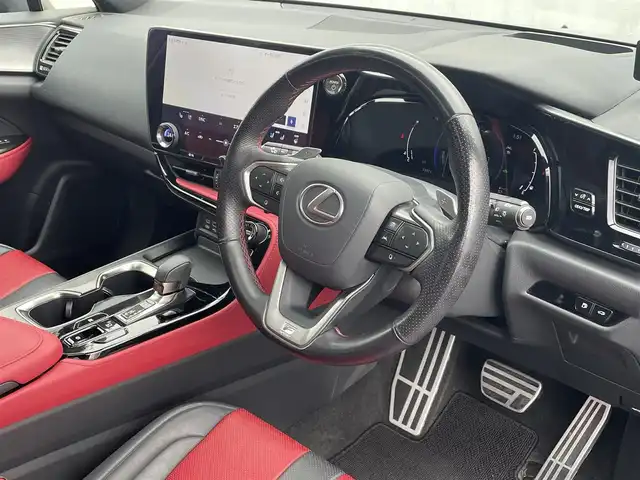 レクサス ＮＸ 350h Fスポーツ 神奈川県 2023(令5)年 3.4万km グラファイトブラックガラスフレーク 禁煙車/ワンオーナー/サンルーフ/前席パワーシート/赤黒コンビ本革シート/・シートヒーター/エアシート/純正ナビ/・フルセグTV/BT/Miracast/パノラミックビューモニター/前後ドライブレコーダー/ビルトインETC2.0/社外GPSレーダー/ヘッドアップディスプレイ/レクサスセーフティシステム/・リヤクロストラフィックアラート/・レーンディパーチャーアラート/・プリクラッシュセーフティ/・レーダークルーズコントロール/・ブラインドスポットモニター/・アダプティブハイビームシステム/・ロードサインアシスト/・ドライバー異常時対応システム/・プロアクティブドライビングアシスト/パワーバックドア/パドルシフト/ステアリングヒーター/純正20インチAW/LEDヘッドライト/フォグランプ/カードキー×1/スマートキー×2/純正フロアマット/保証書/取扱説明書